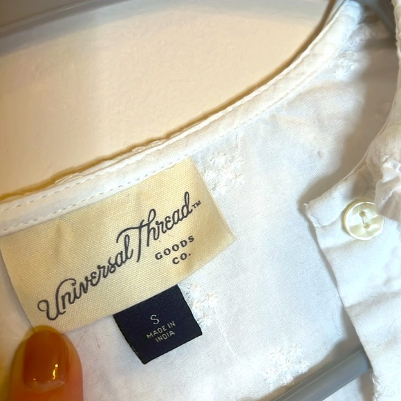 Universal Thread White Eyelet Collared Blouse. - Picture 3 of 4